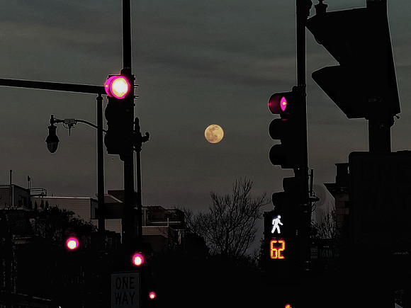 Stop and Go To the Moon (2023)
